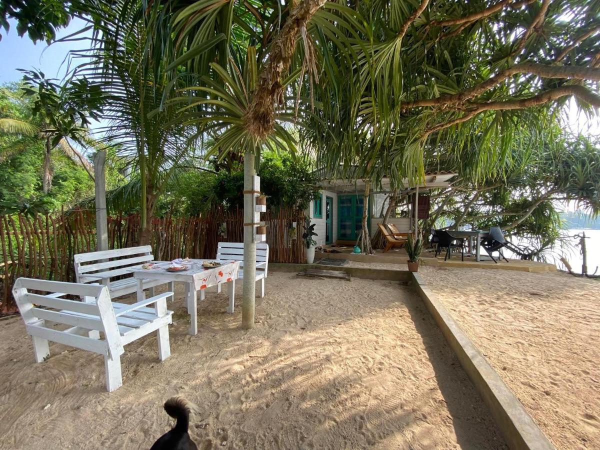 Ocean Beach House Matara Bagian luar foto
