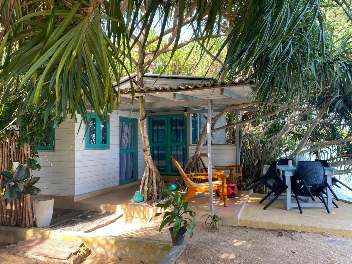 Ocean Beach House Matara Bagian luar foto